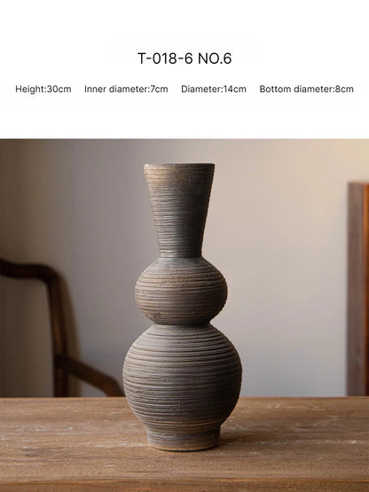 Chinese Wabi Sabi Retro Black Rough Ceramic Vase Tabletop Art Flower Vase for Dining Room Homestay Decor