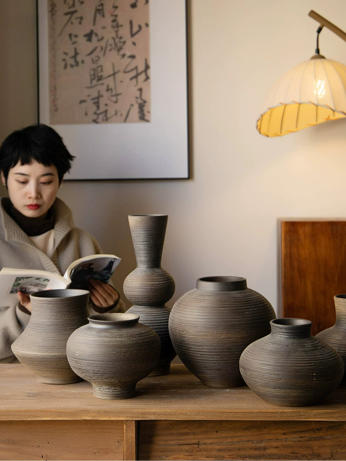 Chinese Wabi Sabi Retro Black Rough Ceramic Vase Tabletop Art Flower Vase for Dining Room Homestay Decor