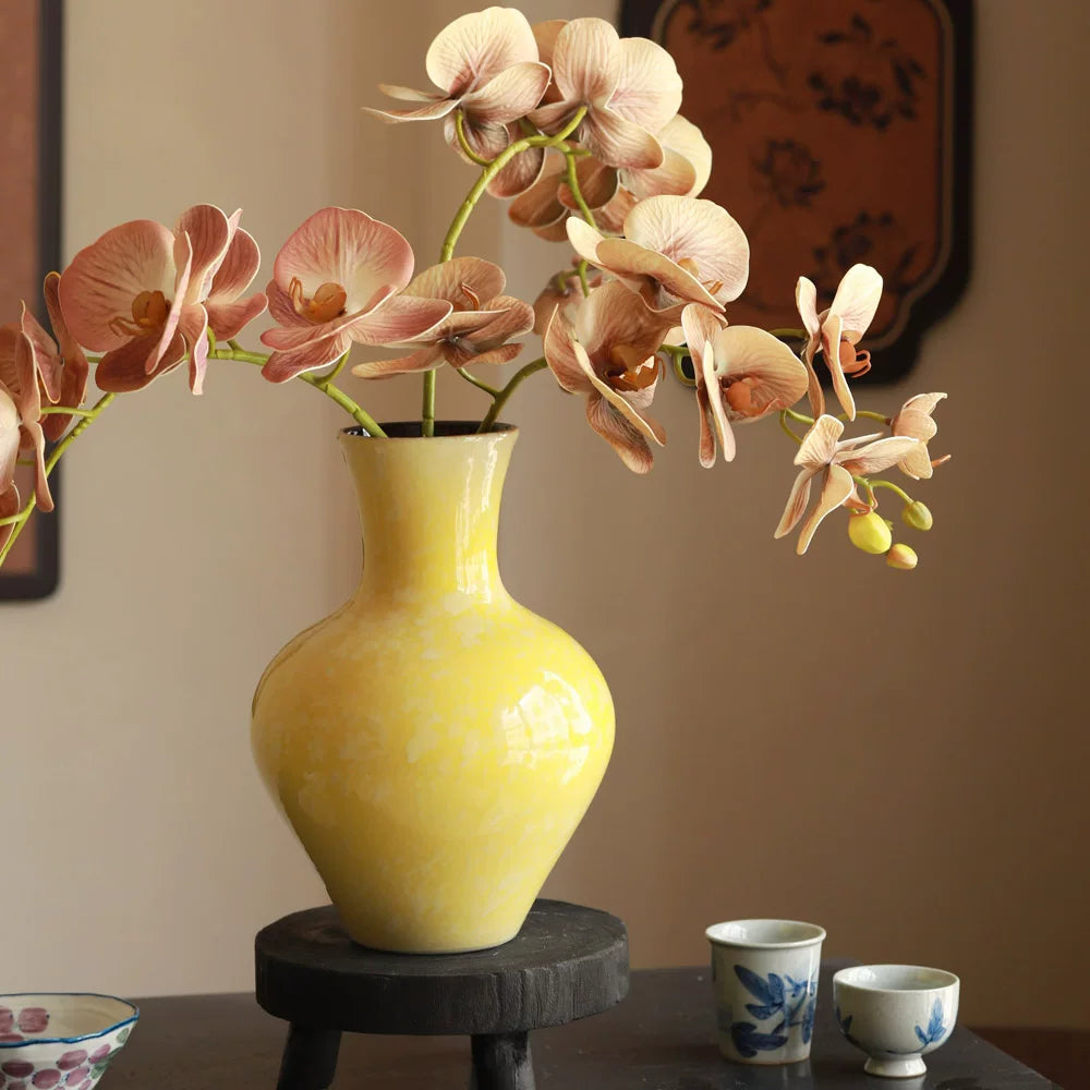 Qingmo Kiln Chinese Style Glossy Yellow Ceramic Vase Elegant Desktop Floral Vessel for Living Room Entryway Decor