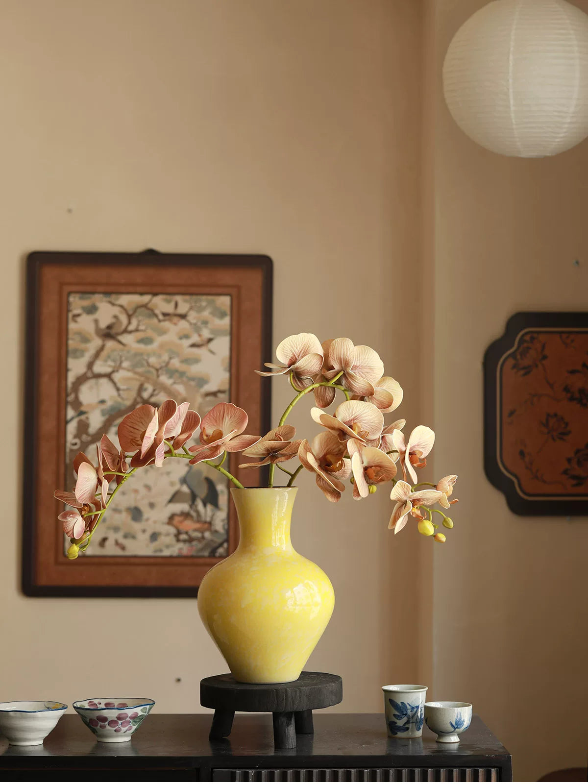 Qingmo Kiln Chinese Style Glossy Yellow Ceramic Vase Elegant Desktop Floral Vessel for Living Room Entryway Decor