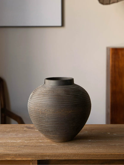 Chinese Wabi Sabi Retro Black Rough Ceramic Vase Tabletop Art Flower Vase for Dining Room Homestay Decor