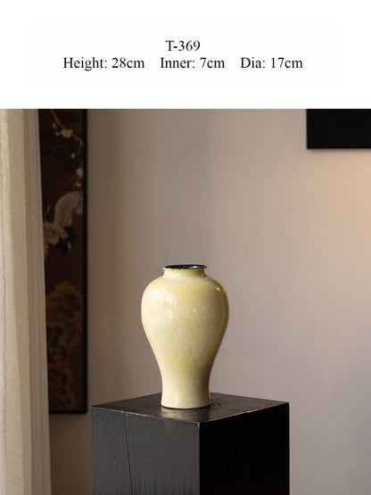 Qingmo Kiln Chinese Style Glossy Yellow Ceramic Vase Elegant Desktop Floral Vessel for Living Room Entryway Decor